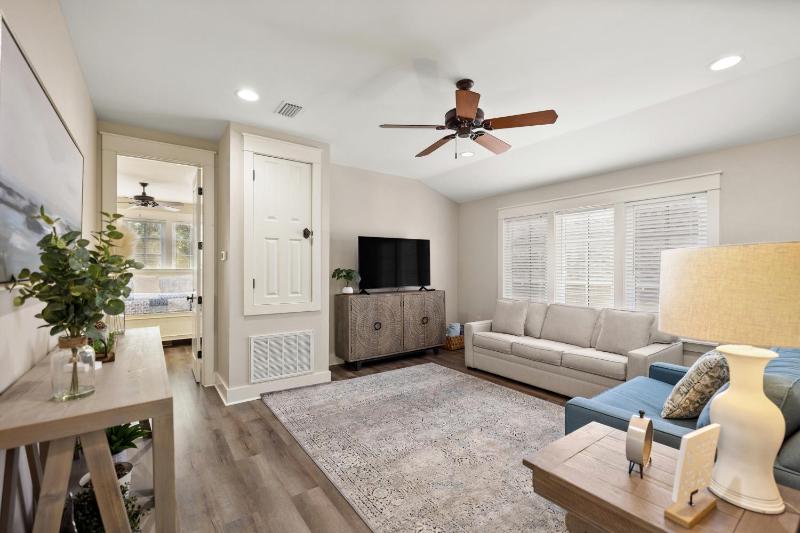 2465 Bungalo Home - image 25