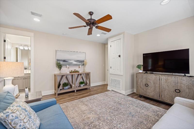 2465 Bungalo Home - image 3