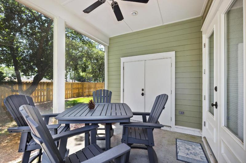 2465 Bungalo Home - image 13