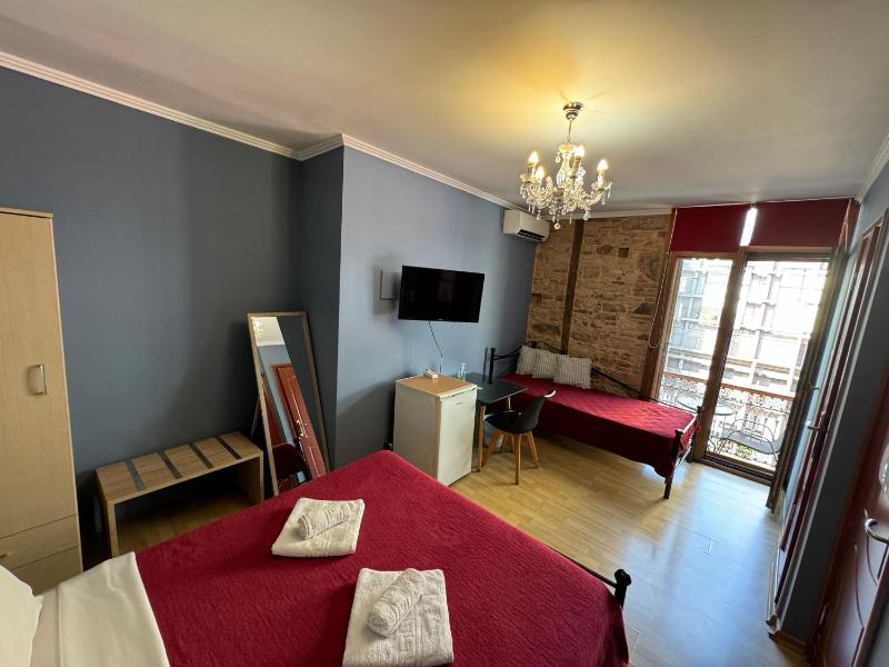 Double Room with Balcony image 4
