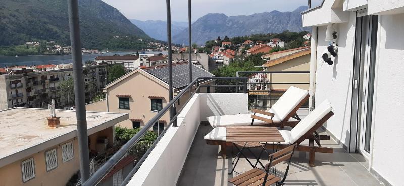 One-Bedroom Apartment with Balcony and Sea View image 4