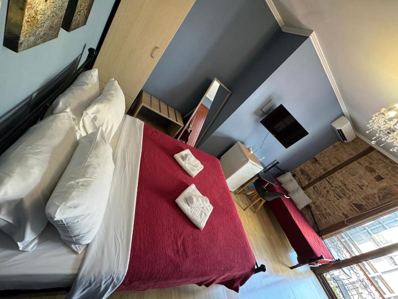 Double Room with Balcony image 3