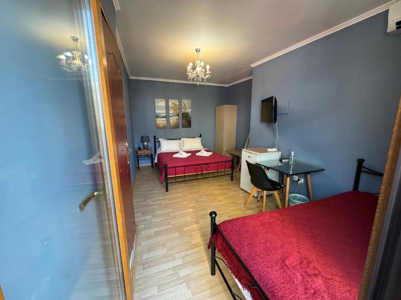 Double Room with Balcony image 2
