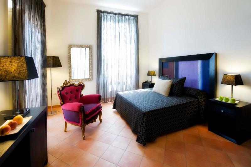 Deluxe Double Room image 2