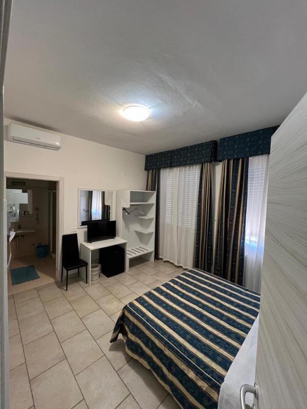 Double Room image 2