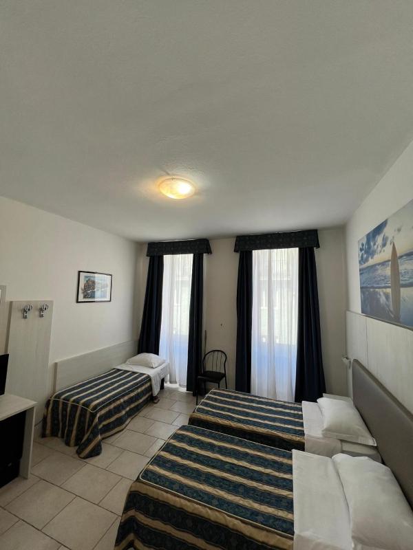 Triple Room image 3