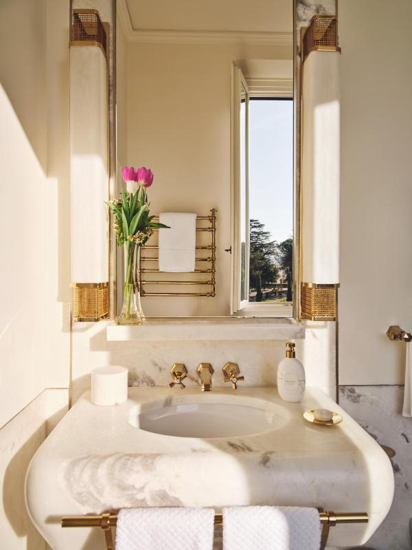 Classic Double Room with City View image 4