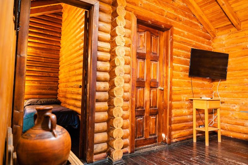 Deluxe Bungalow image 2