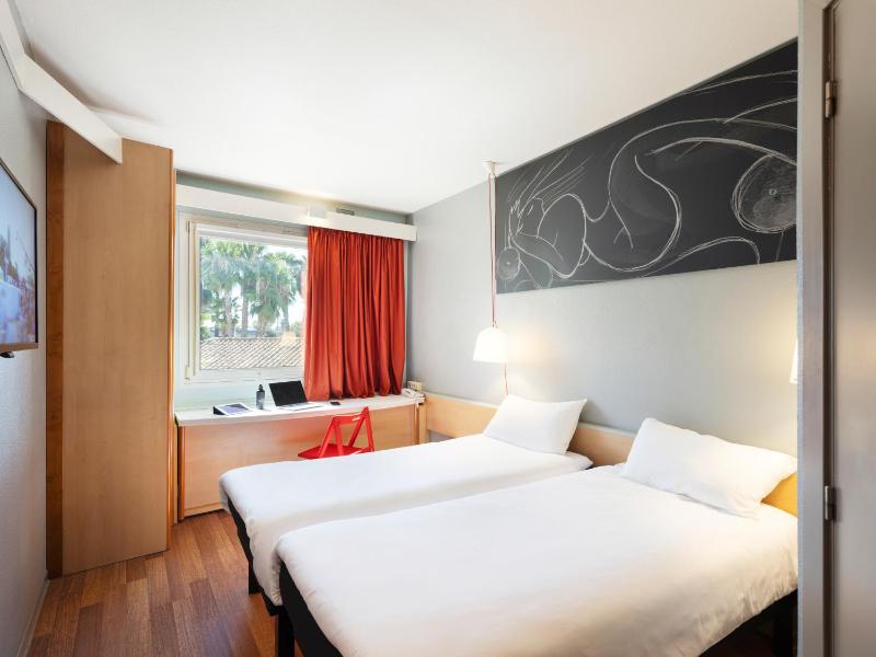 Double Room image 2