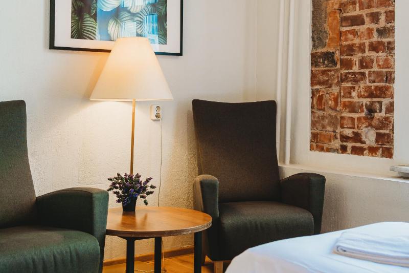 Twin Room Ensuite image 3