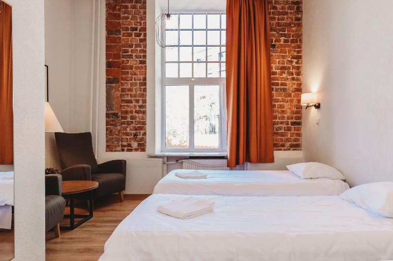 Twin Room Ensuite image 4