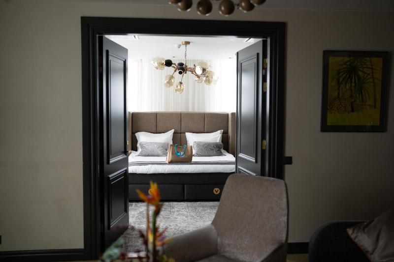 Suite with access to the V Spa water and sauna area image 1