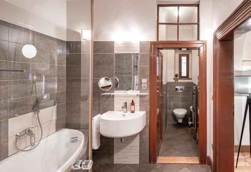  Luxury Two Bedroom Apartment image 2