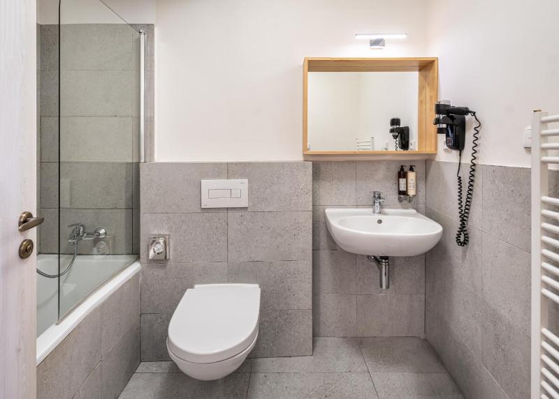 One-Bedroom Apartment image 2