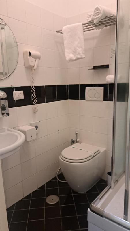 Double Room with Private External Bathroom image 3