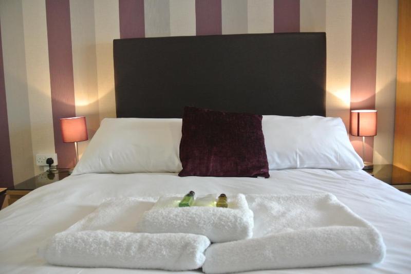 Small Double Room image 1