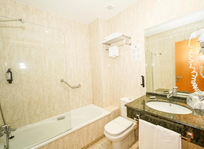 Standard Double Room with Extra Bed image 4