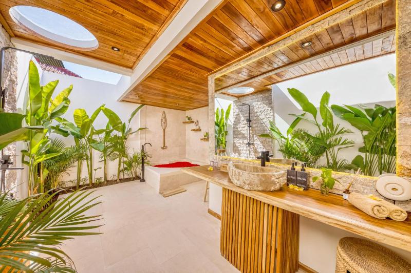 Villa Miami - New Luxury 7BDR Prime Location - image 17