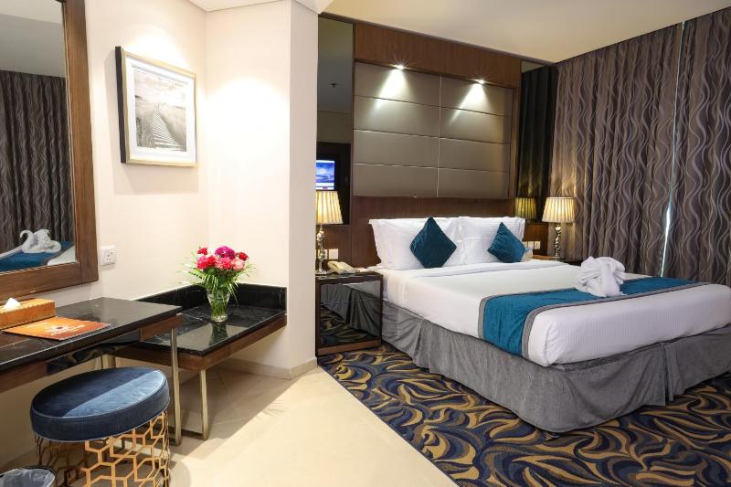 Standard Double Room image 4