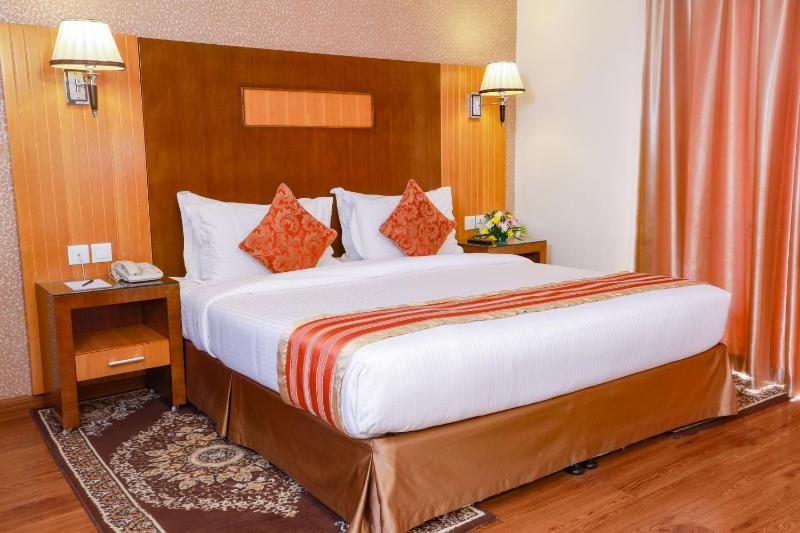 Standard Double Room image 3