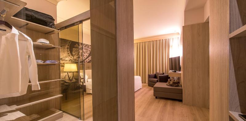 Executive Double Room image 3