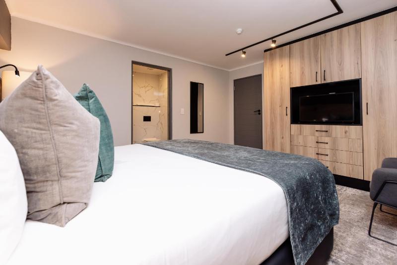MINT Hotel 84 on Katherine - image 13