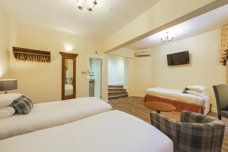 Standard Triple Room image 3