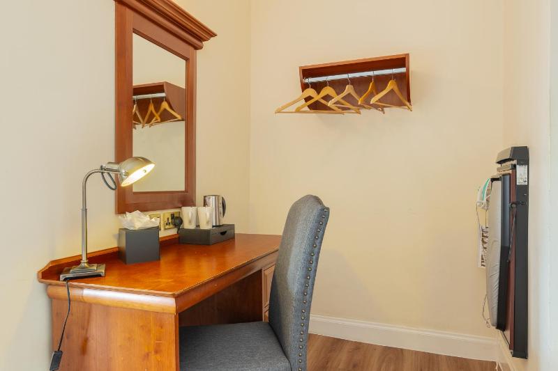 Standard Double Room with Princes Street View image 3