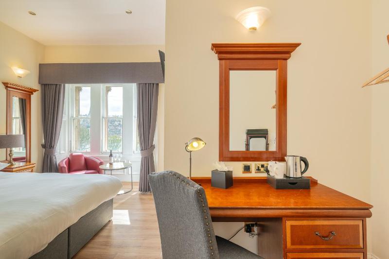 Standard Double Room with Princes Street View image 4