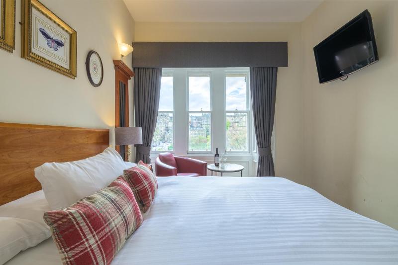 Standard Double Room with Princes Street View image 1
