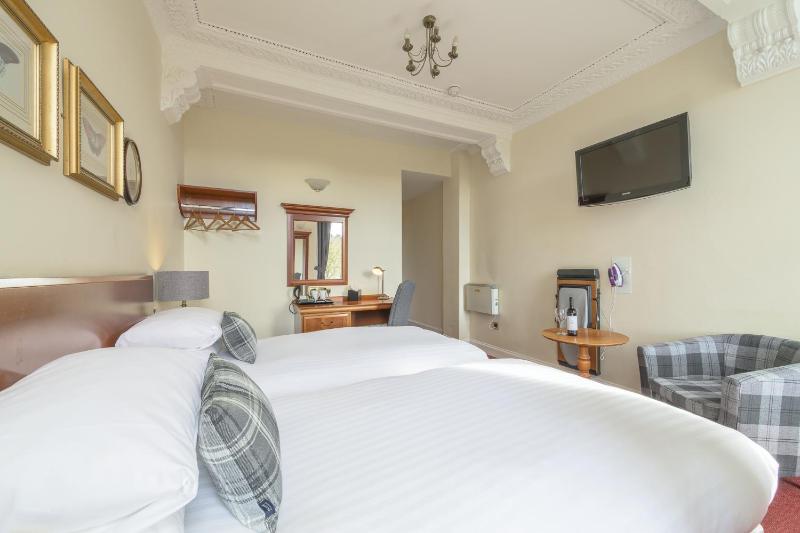 Standard Twin Room with Princes Street View image 1