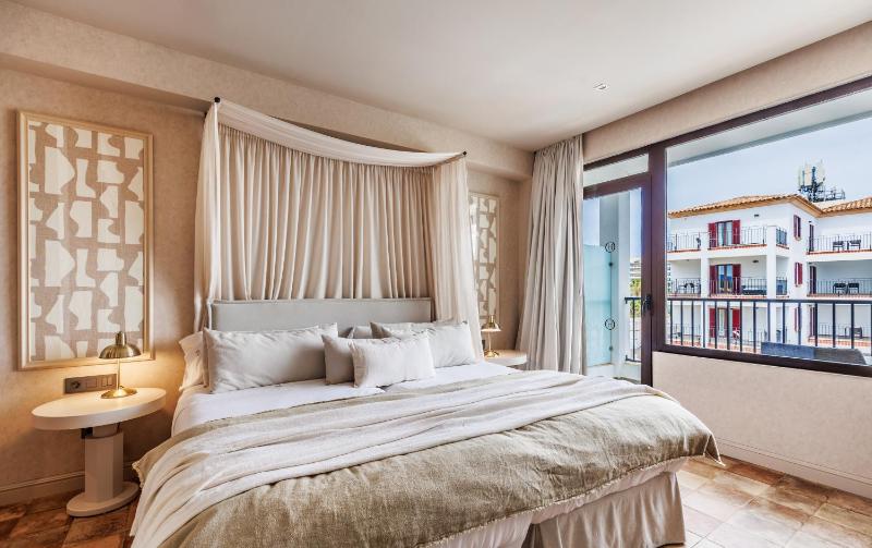 Double or Twin Room with Side Sea View image 1