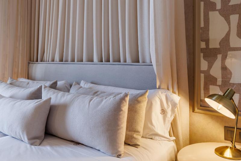 Double or Twin Room image 3