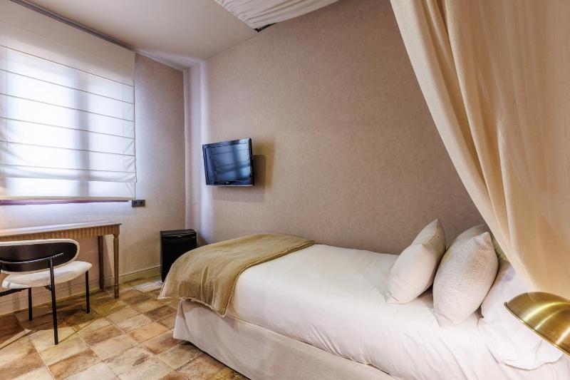 Single Room image 3