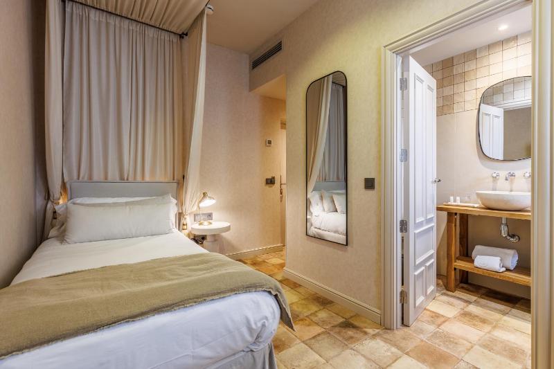 Single Room image 1
