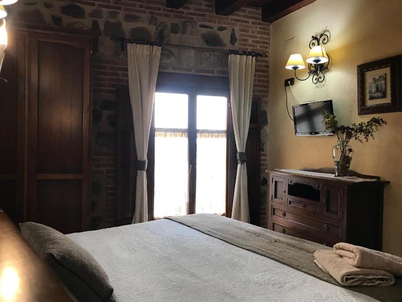 Double Room with Balcony image 1