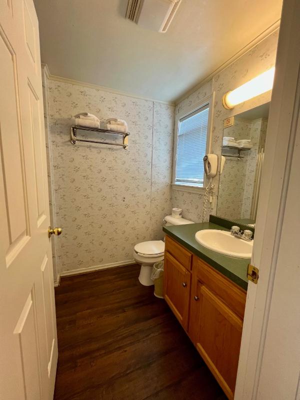 Queen Room with Two Queen Beds and Kitchenette image 4