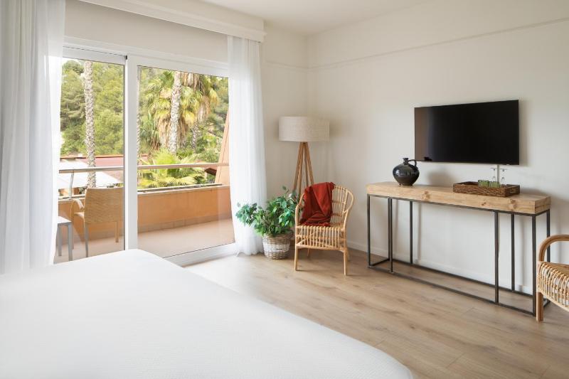 Double Room with Sea View image 3