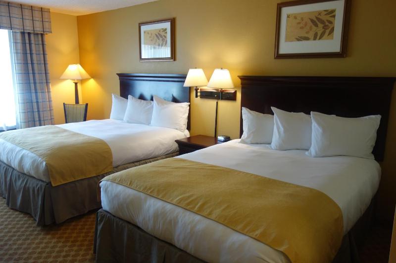Queen Room with Two Queen Beds - Non-Smoking image 2