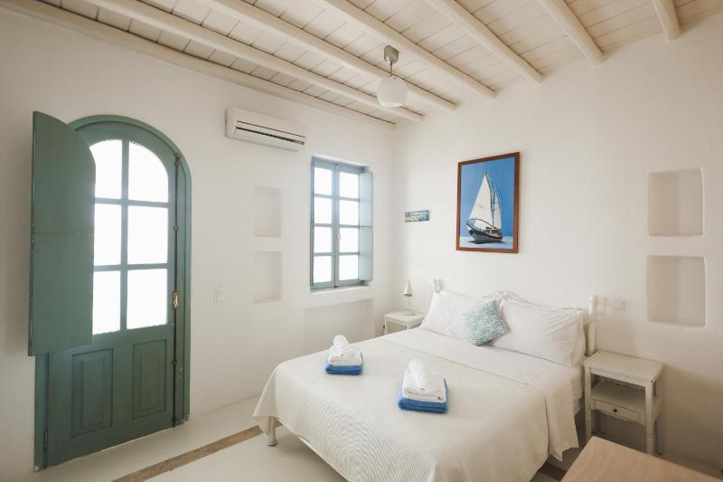 Superior One Bedroom Apartment with Sea View image 2