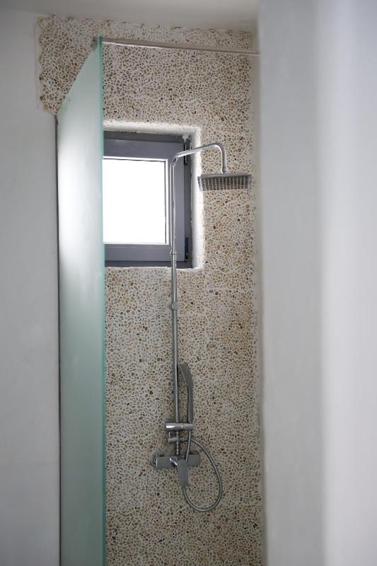 Classic Quadruple Room image 2