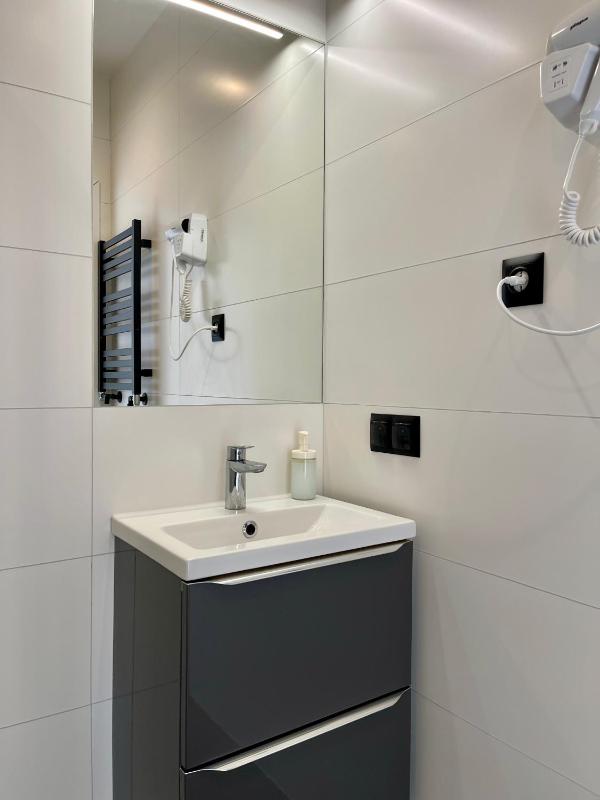 Apartment with Shower image 4