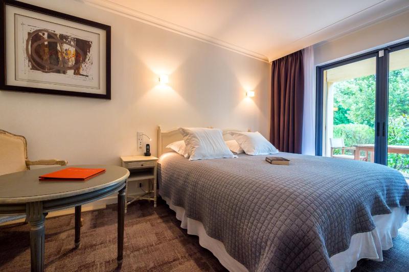 Superior Double Room with Bath image 3