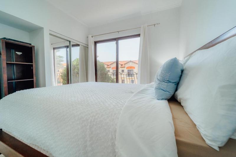Beautiful 4 bedroom house in gold coast - image 12