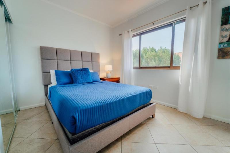 Beautiful 4 bedroom house in gold coast - image 4