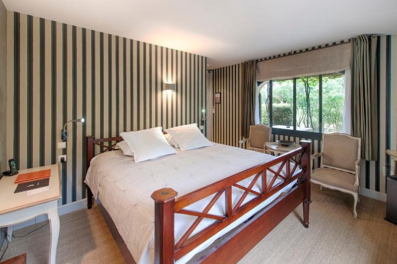 Deluxe Double Room image 4