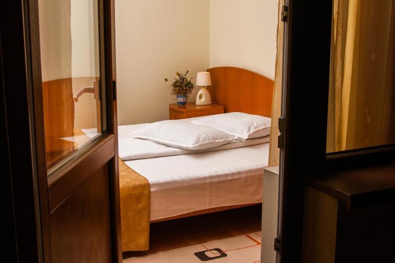 Twin Room image 1