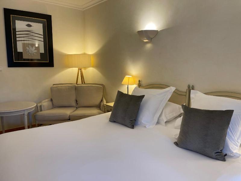 Superior Double Room with Bath image 2