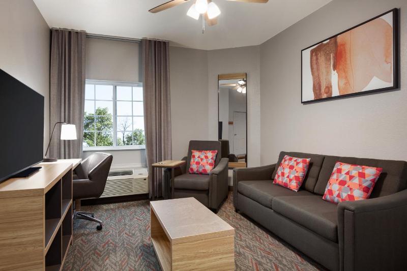 One-Bedroom Suite with Sofa Bed image 2