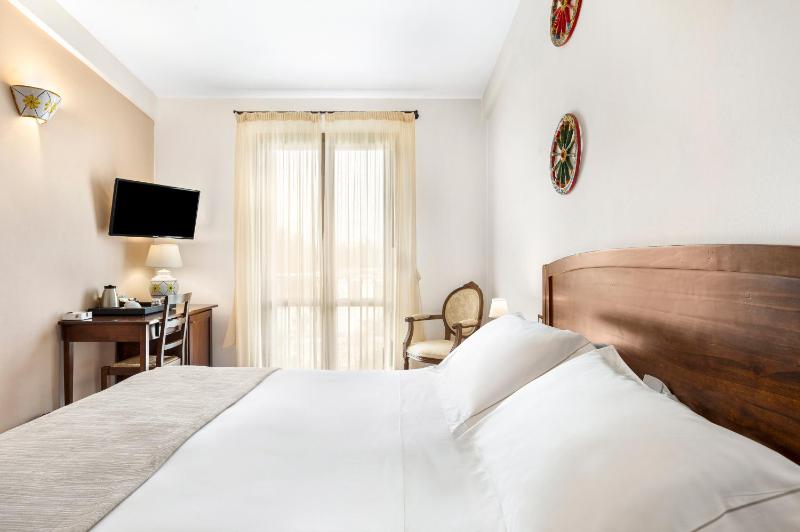 Double Room with Sea View image 3